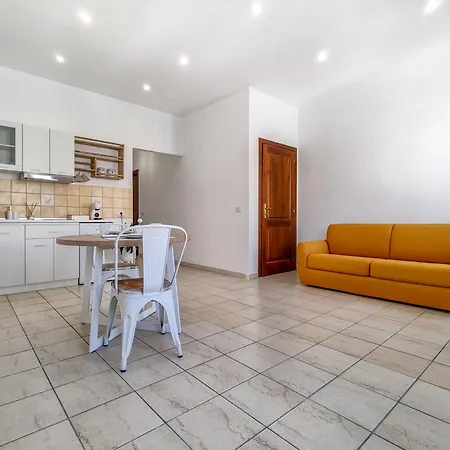 Apartment Emme House *